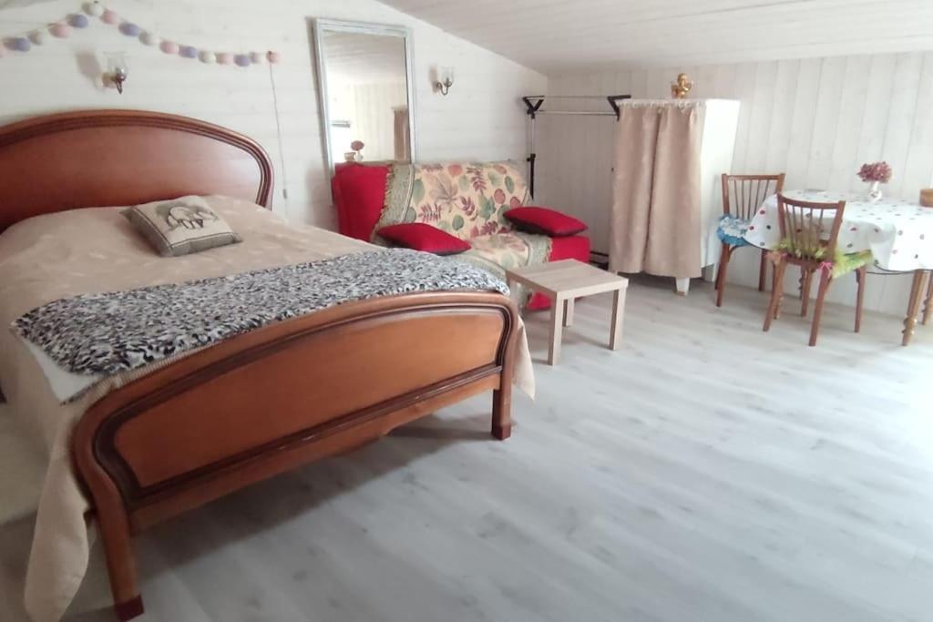 Studio Propre Et Cosy Le Mesnil-en-Vallée المظهر الخارجي الصورة